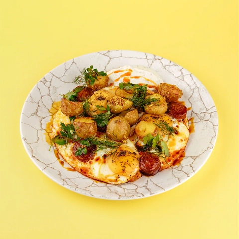 HUEVO FRITO CON CHORIZO