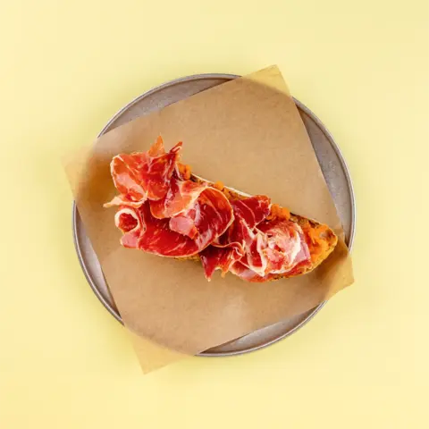 Tostada con Tomate y Jamón Ibérico masa madre